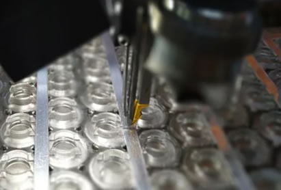 Aluminum wire welding process equipment and battery pack